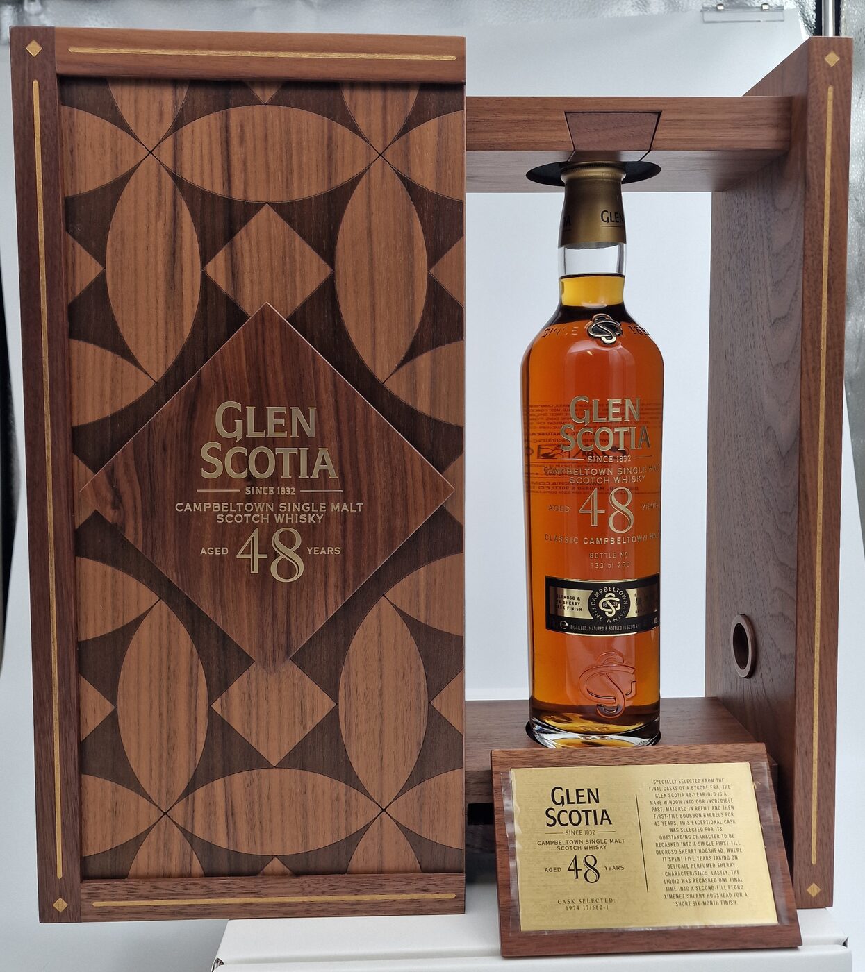 Glen Scotia 48 anys, single malt de Campbeltown, ampolla numerada dins l’estoig de fusta — whisky rar a WHISKY.AD, Andorra la Vella